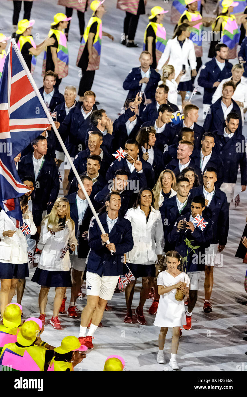 Rio de Janeiro, Brésil. 5 août 2016 Andy Murray GBR de porte-drapeau lors de la cérémonie d'ouverture des Jeux Olympiques d'été. ©PAUL J. Sutton/PCN la photographie. Banque D'Images