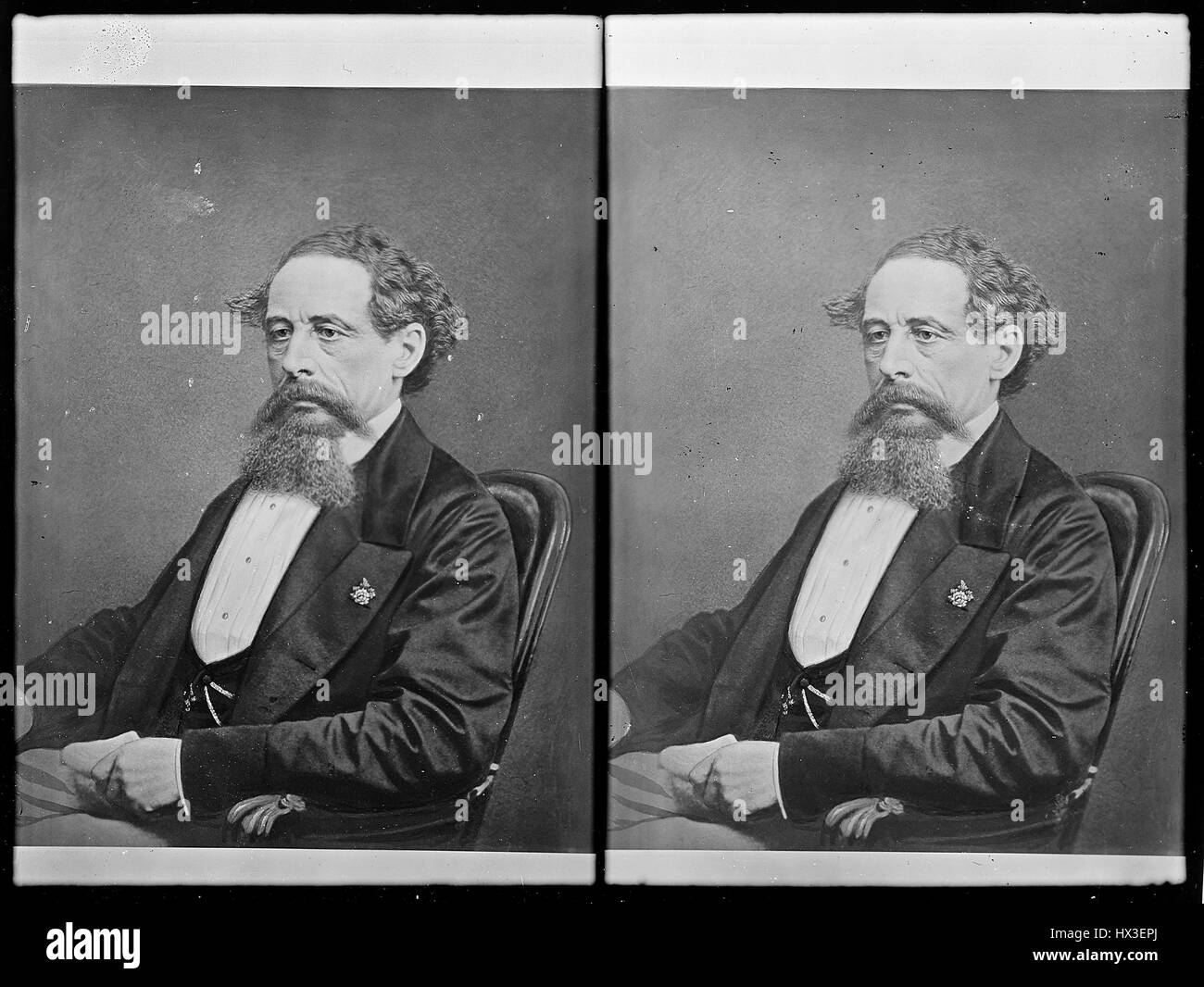 Portrait assis de mi-longueur de l'éminent écrivain anglais Charles Dickens, 1863. L'image de courtoisie des Archives nationales. Banque D'Images
