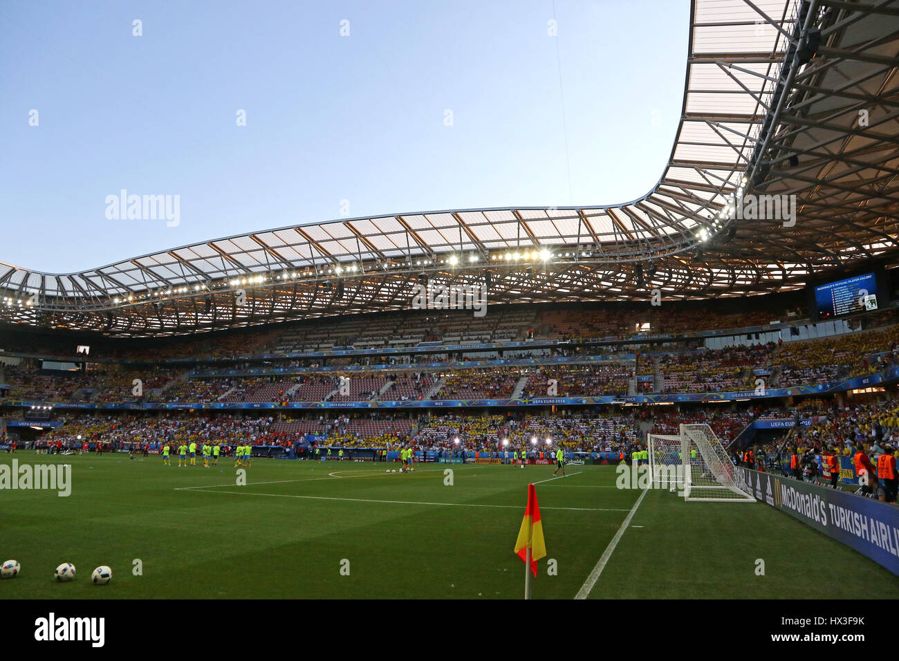 NICE, FRANCE - 22 juin 2016 : vue panoramique du Stade de l'Allianz Riviera Nice stadium avant l'UEFA EURO 2016 Suède jeu / Belgique Banque D'Images