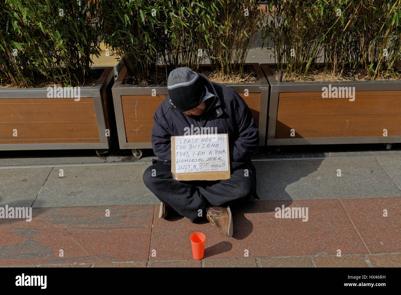 Sans-abri de la mendicité dans la rue au Royaume-Uni Banque D'Images