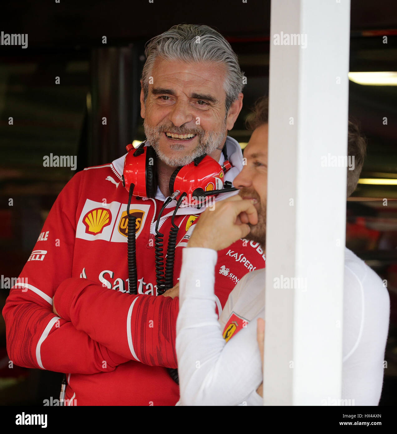 24.03.2017, Albert Park, Melbourne, Rolex de Formule 1 Grand Prix d'Australie, 23. 26.03.2017 - Sebastian Vettel (GER# 5), la Scuderia Ferrari unterhält sich in der fort mit Maurizio Arrivabene (Scuderia Ferrari) Photo : Cronos/Hasan Bratic Banque D'Images