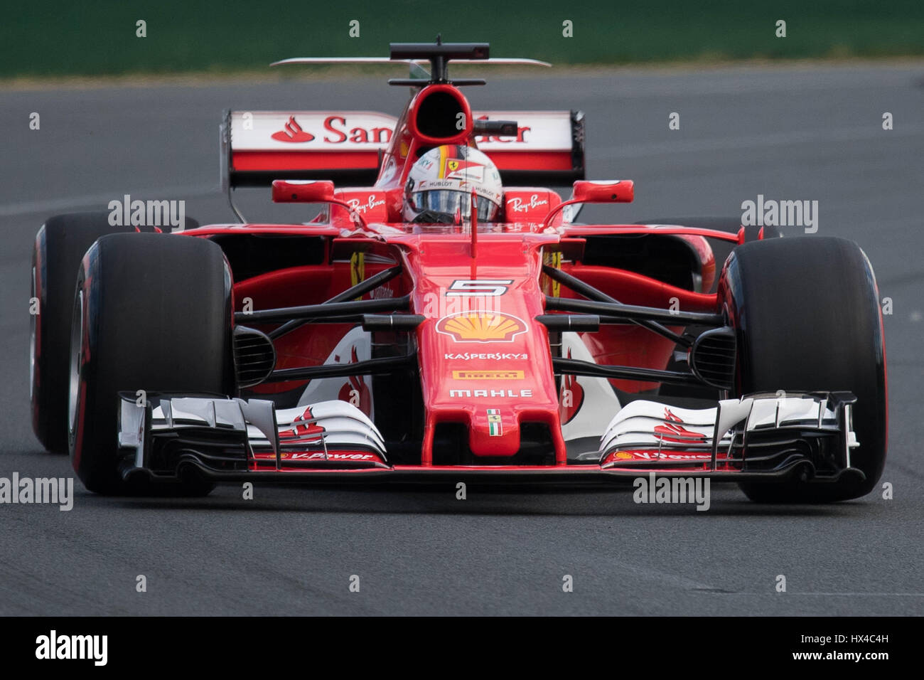 Melbourne, Australie. Mar 25, 2017. La Scuderia Ferrari pilote de Formule 1 Sebastian Vettel de lecteurs l'Allemagne au cours de la séance de qualifications de l'Australian Grand Prix de Formule 1 au circuit d'Albert Park à Melbourne, Australie, le 25 mars 2017. Credit : Bai Xue/Xinhua/Alamy Live News Banque D'Images