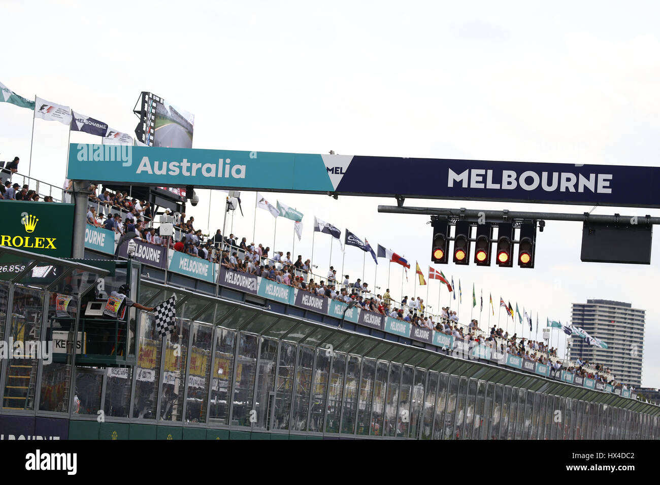 Melbourne, Australie. Mar 25, 2017. Sport Automobile : Championnat du Monde de Formule 1 de la FIA 2017, Grand Prix d'Australie, Startampel. Le démarrage de l'utilisation de lumières | Crédit dans le monde entier : dpa/Alamy Live News Banque D'Images