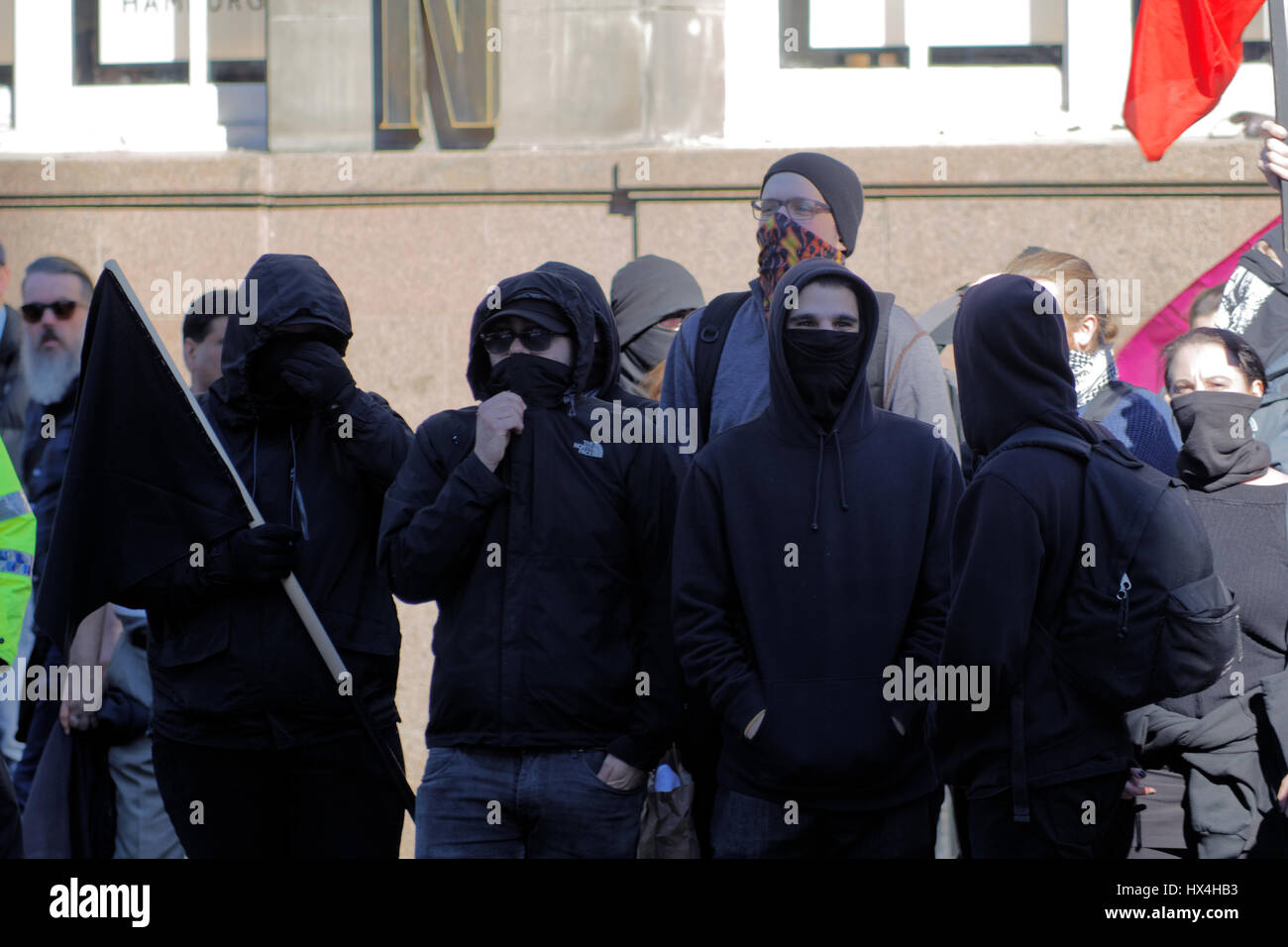 Edimbourg, Ecosse, le 25 mars des manifestants se rassemblent à Edimbourg avec position anti-nazis pour contrer demo White Pride March © Gérard Ferry/Alamy Live News Banque D'Images