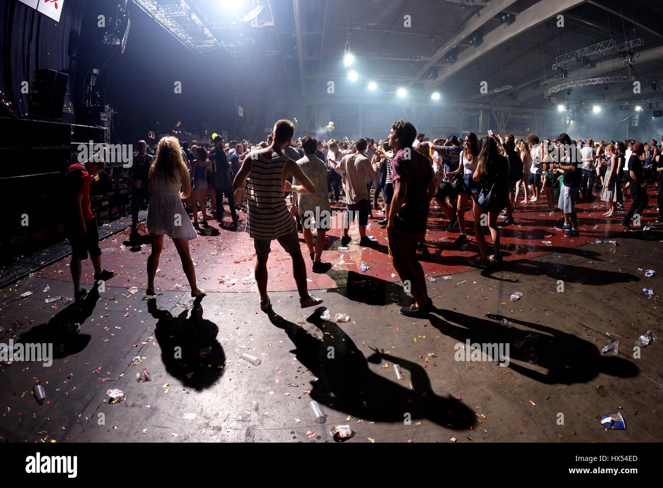 Barcelone - 19 juin : foule danse dans un concert au festival Sonar le 19 juin 2015 à Barcelone, Espagne. Banque D'Images
