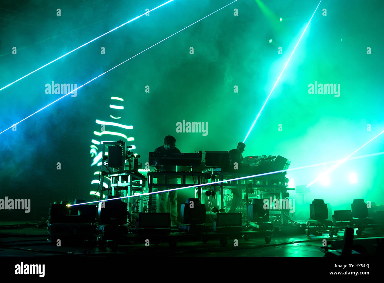 Barcelone - JUN 20 : The Chemical Brothers (electronic dance music band) musique live performance au Festival Sonar le 20 juin 2015 à Barcelone, Espagne. Banque D'Images