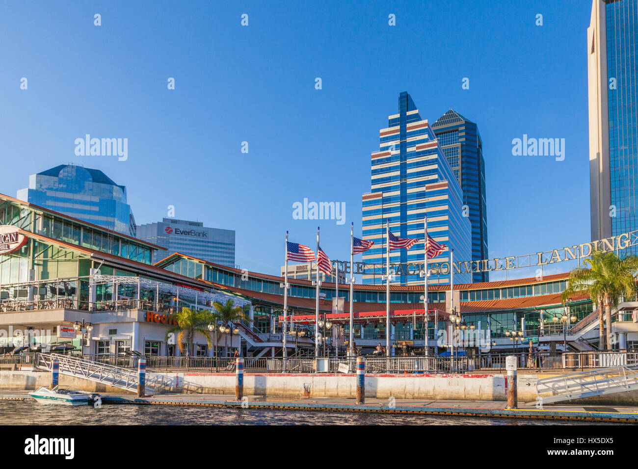 Jacksonville Landing, centre-ville de shopping haut de gamme et un restaurant dans le centre de Jacksonville, Floride. Banque D'Images