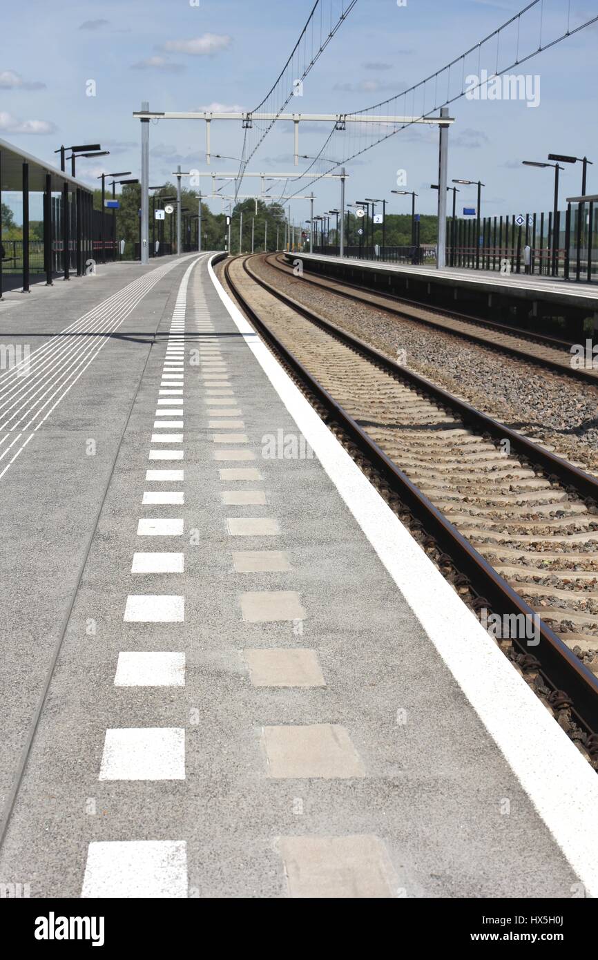 Plate-forme d'une modernisation de la gare ferroviaire Banque D'Images