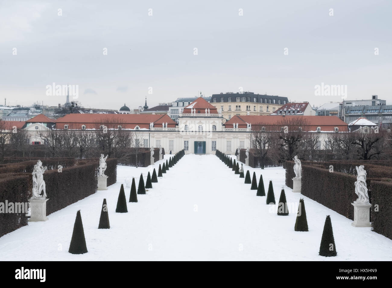 Le Palais du Belvédère à Vienne, en Autriche, dans la neige. Banque D'Images