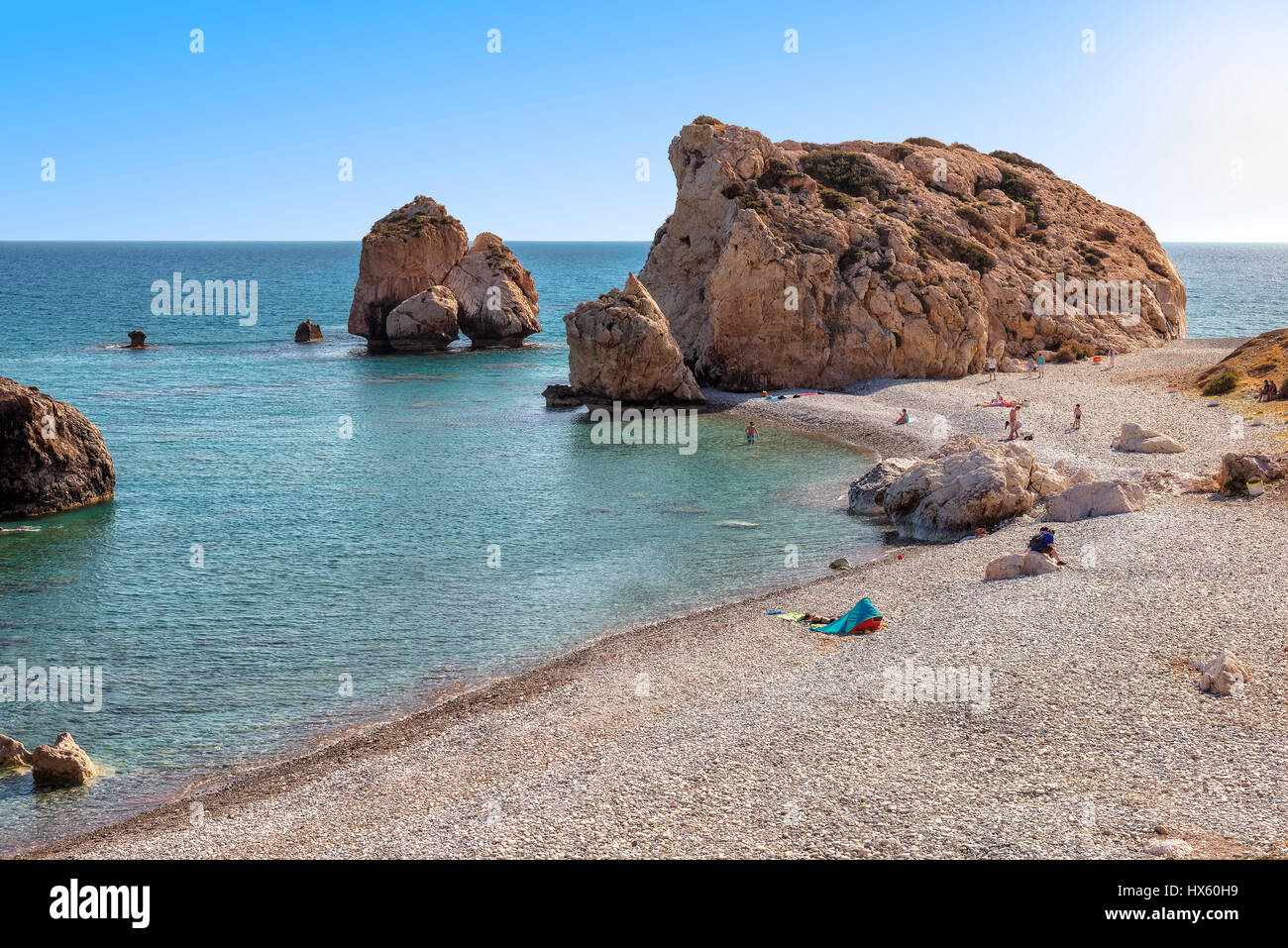 Plage de Chypre à Aphrodite Rock au coucher du soleil, Paphos. Banque D'Images