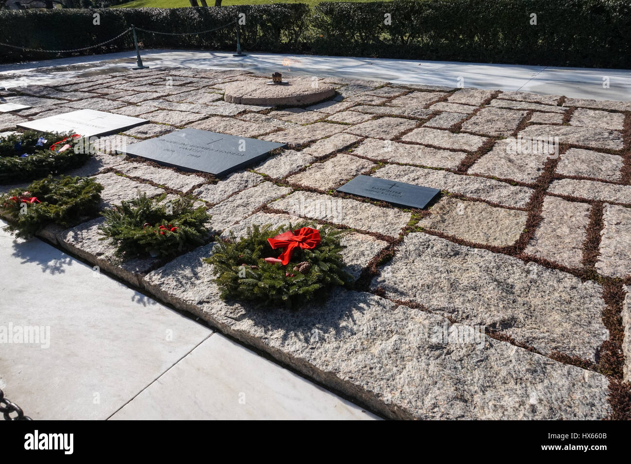 Les tombes de grave du Président John F. Kennedy, Jacqueline Kennedy Onassis et deux de leurs enfants, le Cimetière National d'Arlington, Virginie, États-Unis Banque D'Images