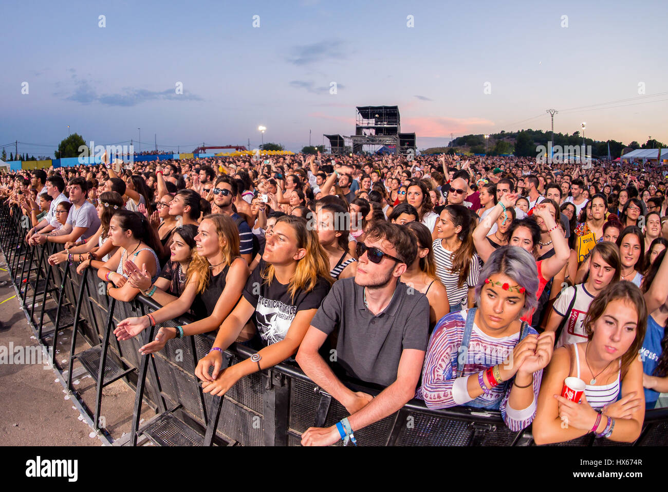 BENICASSIM, ESPAGNE - Juillet 19 : foule lors d'un concert au Festival de Musique le 19 juillet 2015 à Benicassim, Espagne. Banque D'Images