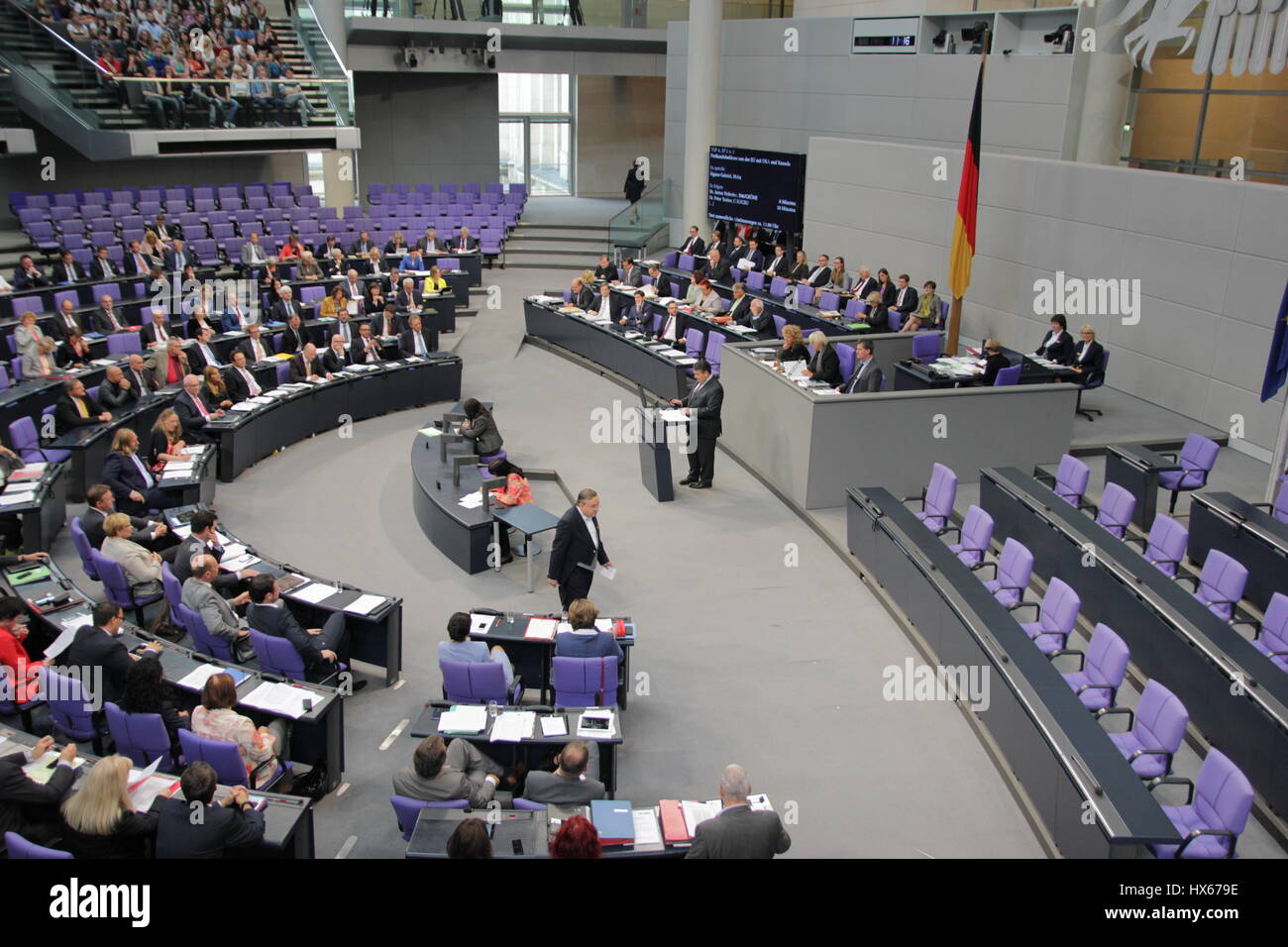 Berlin, Allemagne, le 25 septembre 2014 : Le ministre de l'Economie Siegmar Gabriel est titulaire d'expression au Bundestag. Banque D'Images