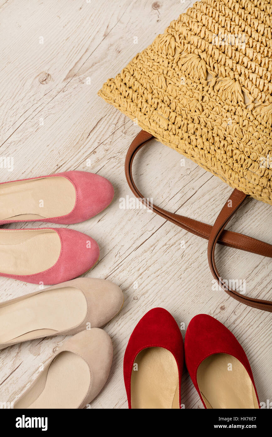 Summer mode set. Sac de femmes et des chaussures (ballerines). Focus  sélectif Photo Stock - Alamy