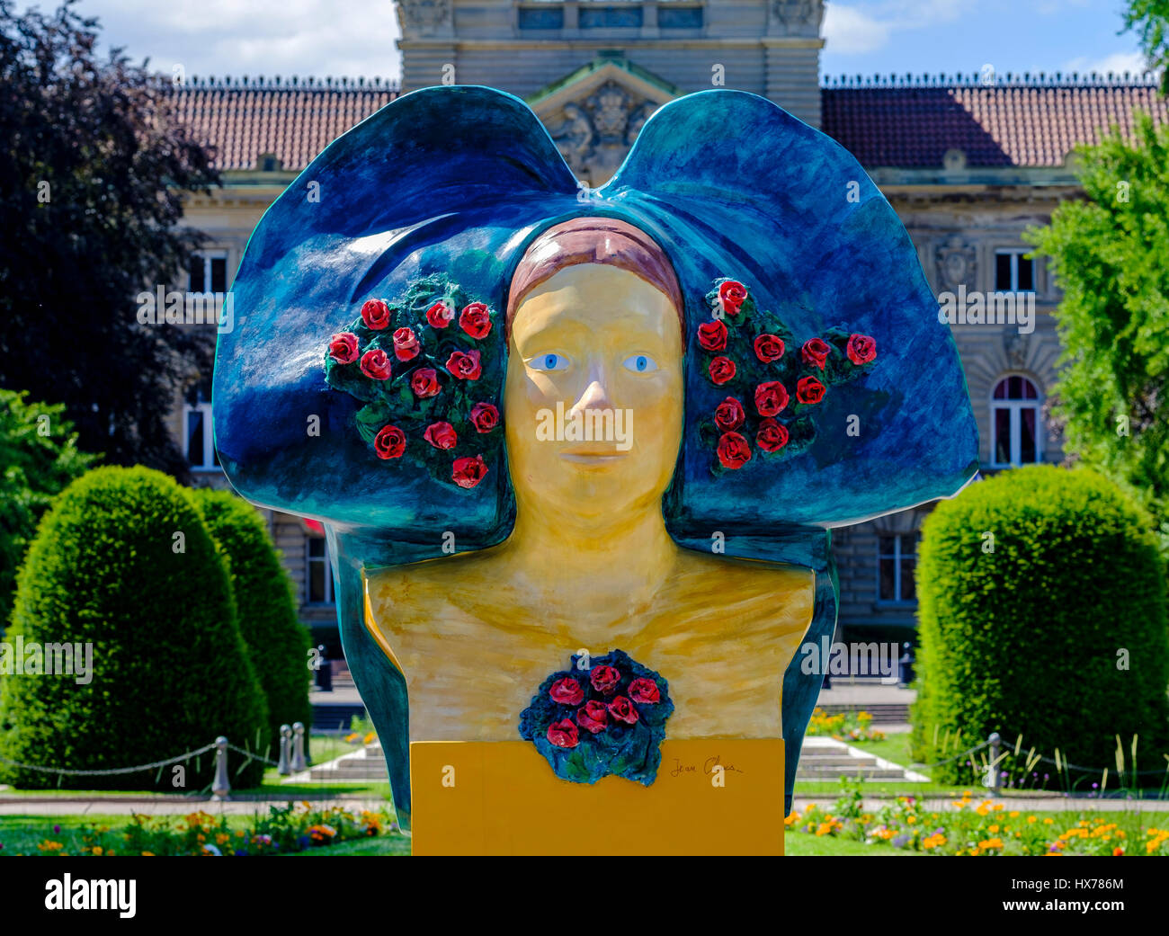 'Rose-Marianne, la Rosière du Kochersberg' sculpture par Jean Noël 2007, l'Art de la rue, Strasbourg, Alsace, France Banque D'Images