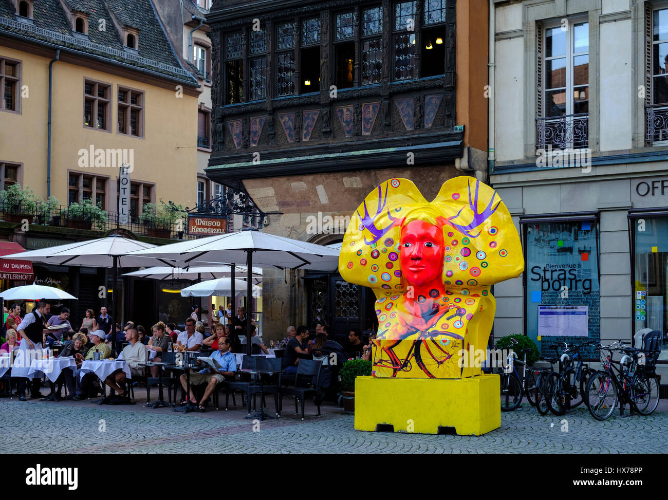 'Cerf-tête' sculpture de Marc Felten, 2016 L'Art de la rue, Strasbourg, Alsace, France Banque D'Images