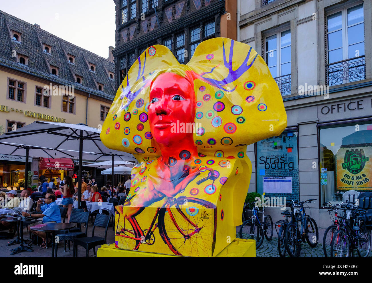 'Cerf-tête' sculpture de Marc Felten, 2016 L'Art de la rue, Strasbourg, Alsace, France Banque D'Images