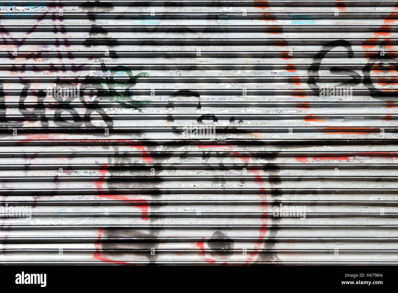 Obturateur fermé couvert de graffiti pour l'utilisation d'arrière-plan Banque D'Images