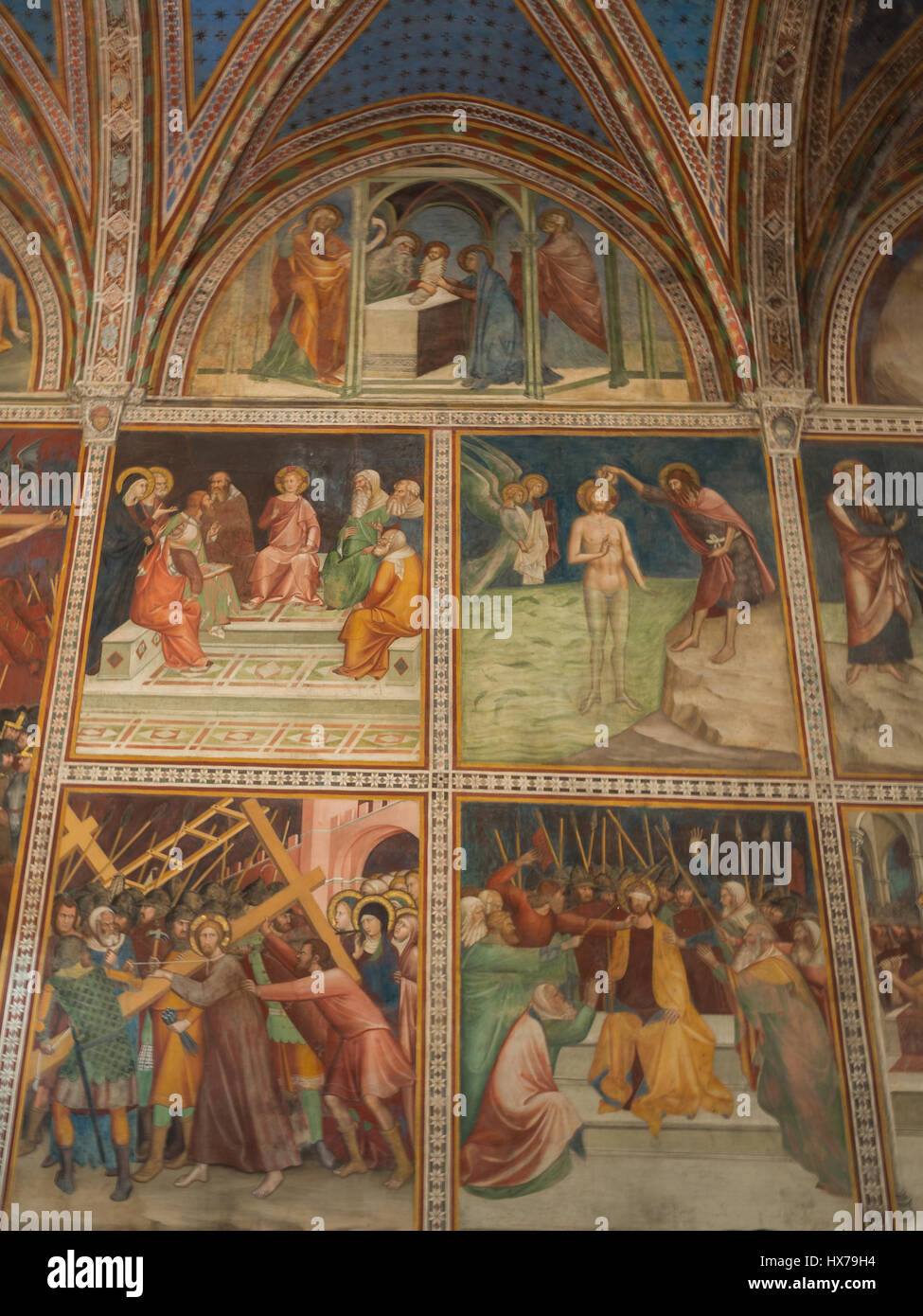 Le Baptême de Jésus, entre autres la vie du Christ, scène des fresques de la Collégiale de San Gimignano Banque D'Images