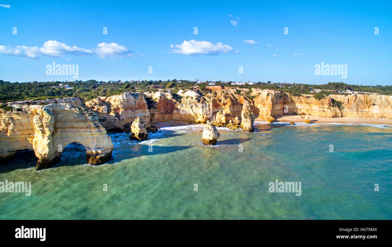 Antenne de Praia da Marinha en Algarve au Portugal Banque D'Images