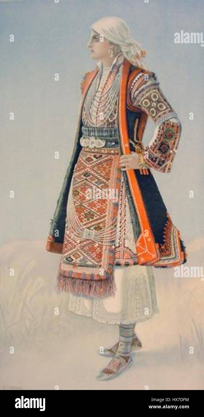 L'Antartiko est un costume traditionnel macédonien grec, porté dans des contextes historiques et cérémoniels. Cette tenue est connue pour ses caractéristiques distinctives, y compris sa broderie élaborée et ses couleurs vibrantes, symbolisant le riche patrimoine culturel de la Macédoine. Banque D'Images