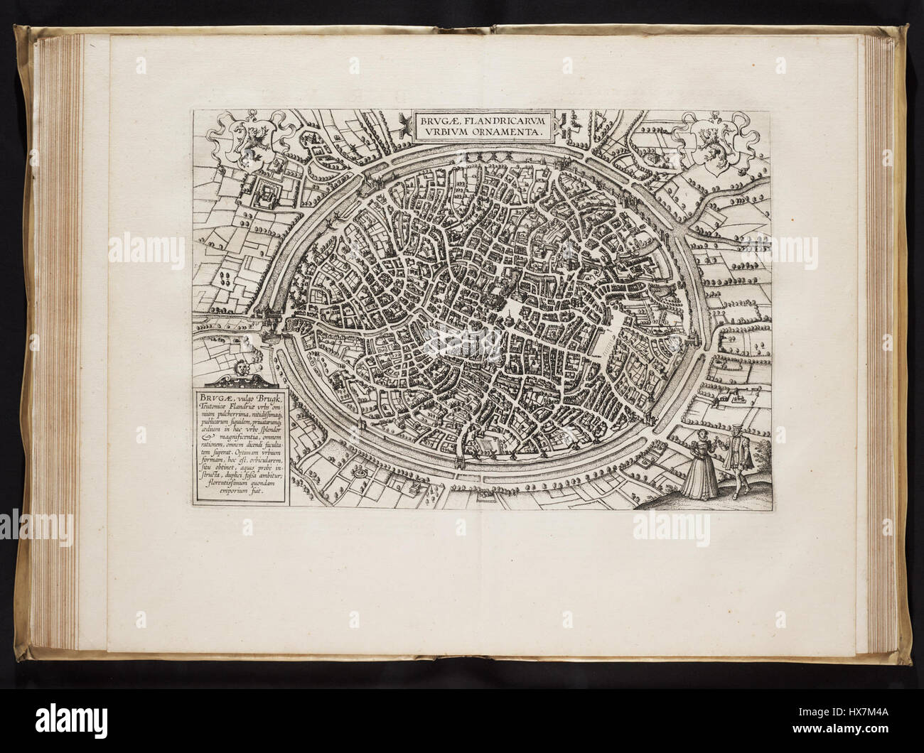 Stedenboeken van de wereld de Johannes Janssonius est une œuvre du XVIIe siècle représentant des cartes détaillées de la ville et des informations historiques. Cette page spécifique présente une carte historique ou un plan de ville de l'époque, reflétant l'expertise cartographique de Janssonius dans les années 1600 Banque D'Images