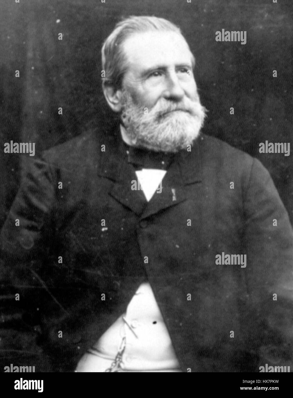 Gaston de Saporta est un paléontologue français connu pour ses travaux sur les plantes préhistoriques et l'étude de la flore fossilisée. Son portrait reflète sa contribution au développement de la paléobotanie, un domaine axé sur l’étude de la vie végétale ancienne et de son évolution. Banque D'Images