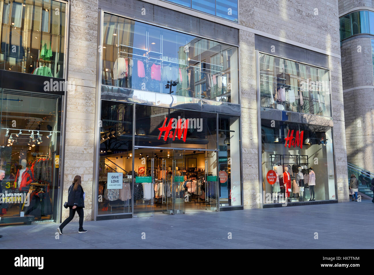 Magasin de vêtements de mode bien connu H&M dans le centre-ville de  Liverpool Photo Stock - Alamy