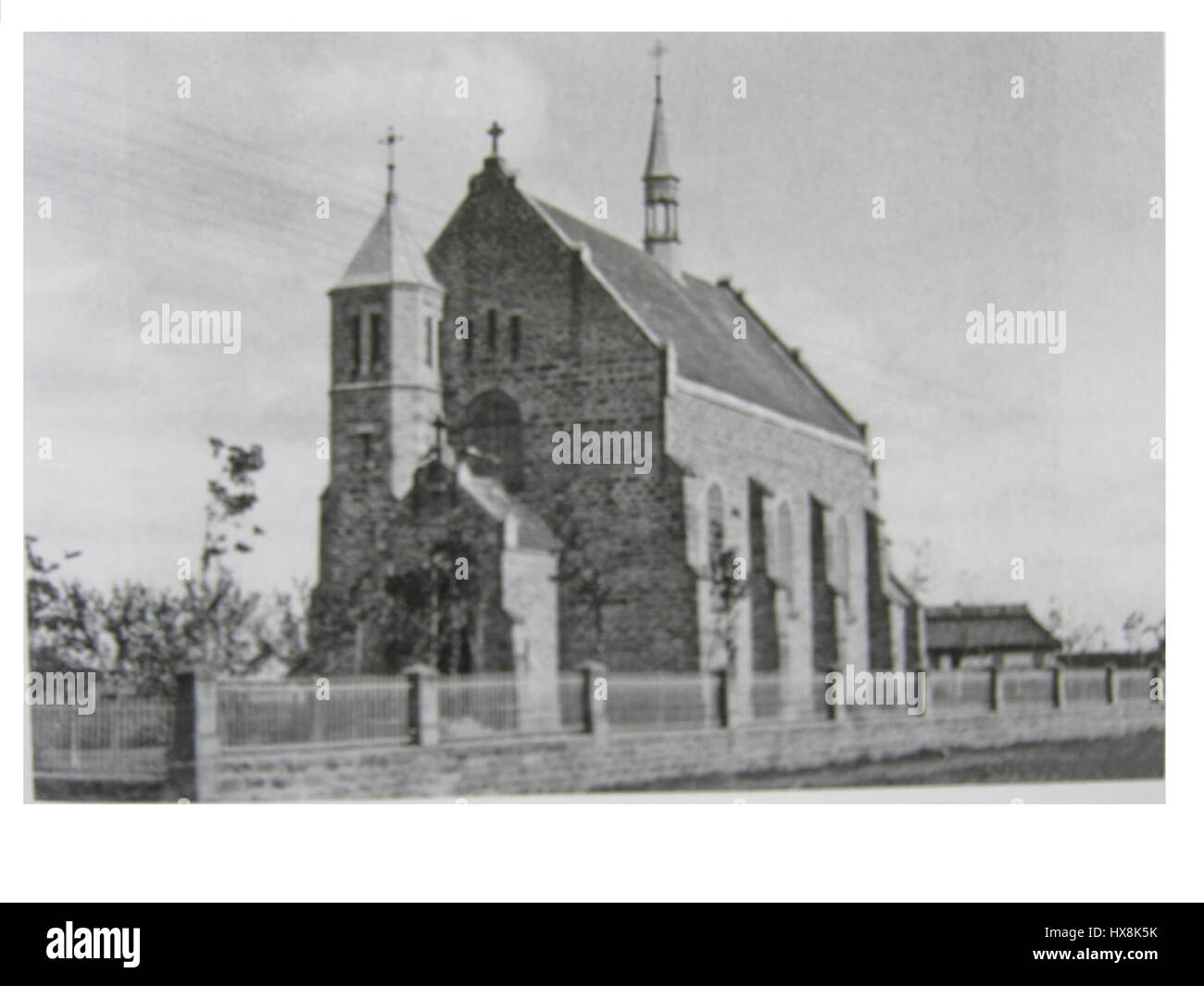 Trybukhivtsi est un village en Ukraine, connu pour son importance historique. L'église de la région, datant de l'époque médiévale, reflète le patrimoine architectural de la région, mettant en valeur des éléments de conception religieuse traditionnelle. Banque D'Images