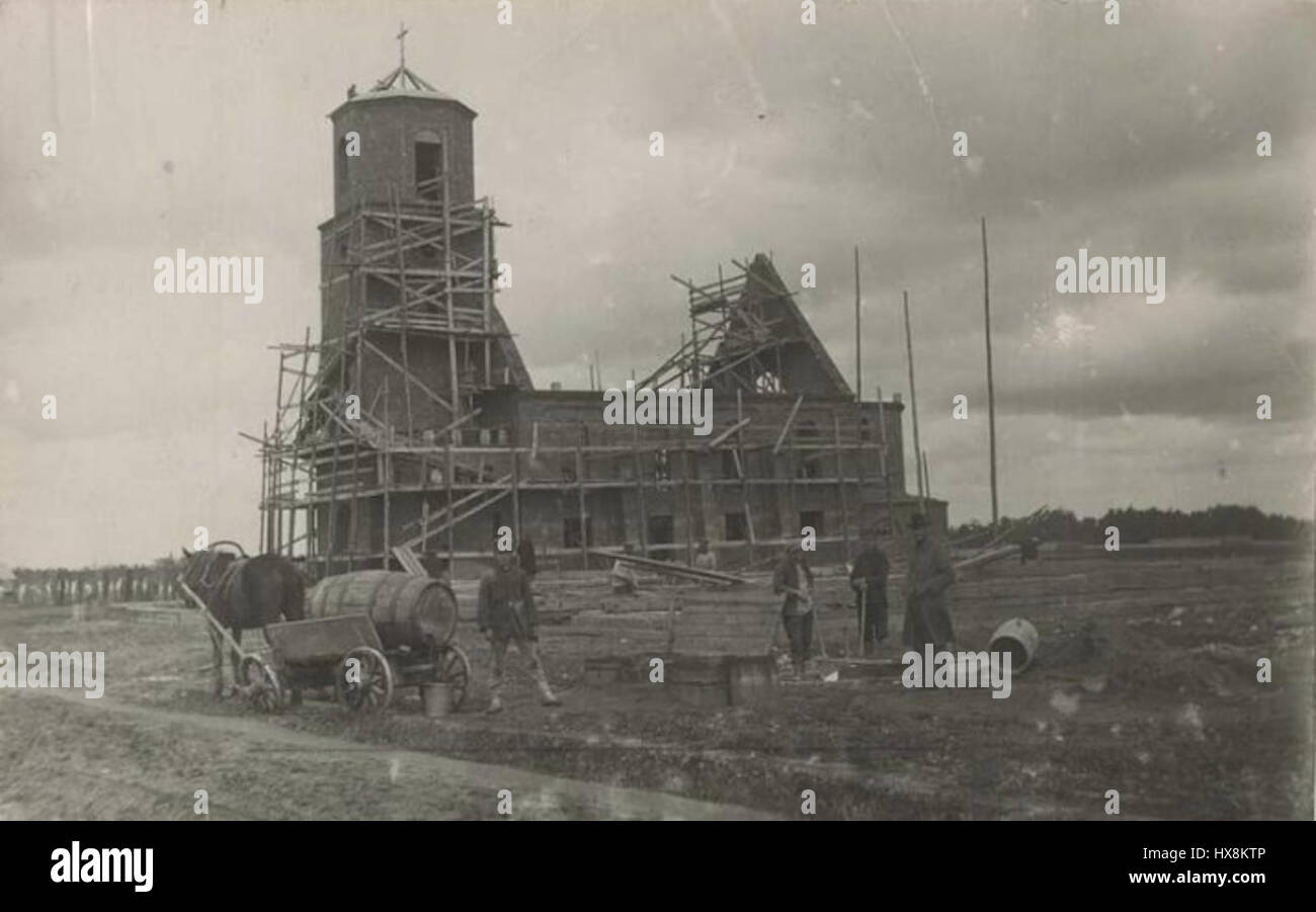 'Северная Двина в городе Архангельске' (la Dvina septentrionale dans la ville d'Arkhangelsk) est une peinture de 1872 représentant le fleuve et le port d'Arkhangelsk. Le travail reflète la route maritime du Nord de la Russie et l'histoire maritime. Banque D'Images