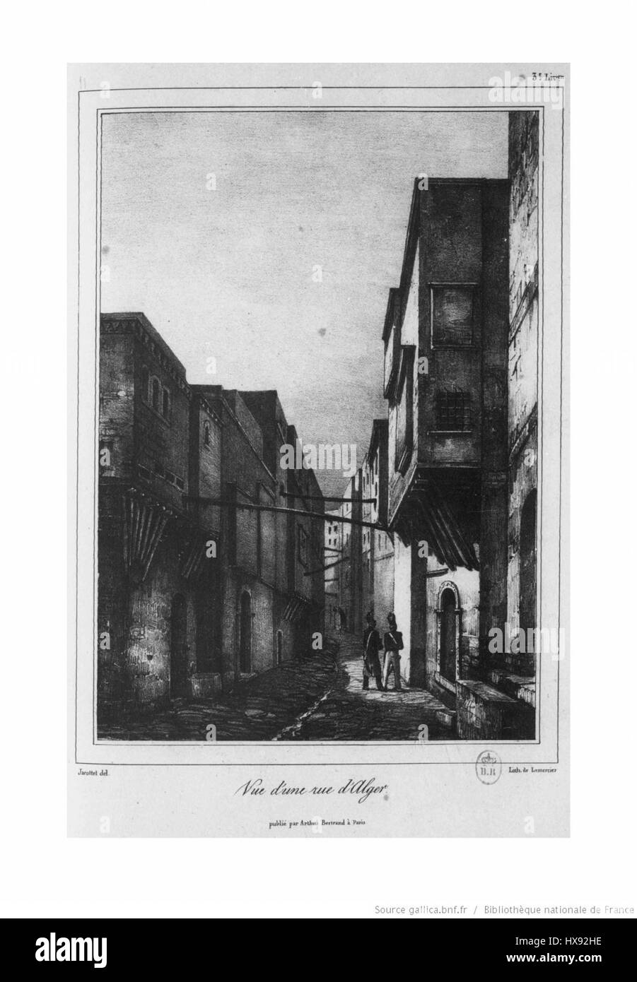 Cette image intitulée 'vue d'une rue d'Alger' offre un aperçu de la vie vibrante d'Alger au XIXe siècle. La scène capture la vie de rue animée, l'architecture et l'atmosphère culturelle de l'époque. Banque D'Images