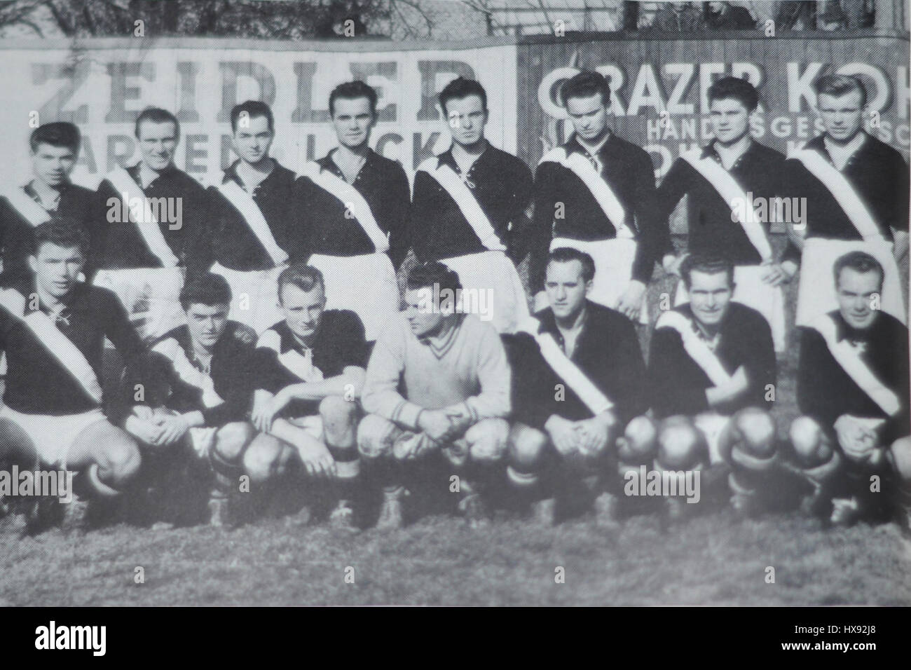Sturm Graz 1955 fait référence à la période historique au cours de laquelle le club de football autrichien Sturm Graz, fondé en 1909, a connu une croissance et un succès significatifs, marquant un moment important dans l’histoire du club. Banque D'Images
