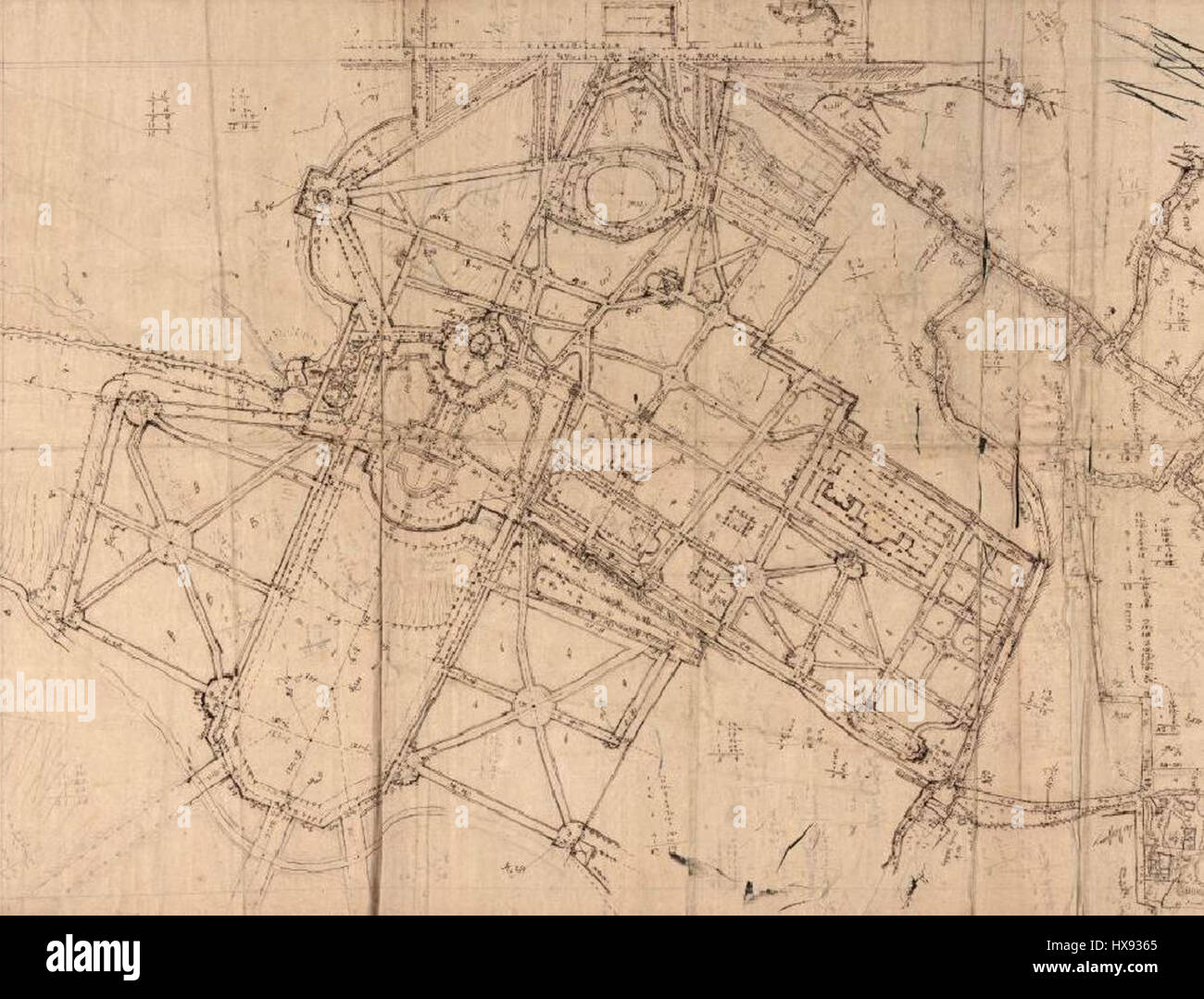 Ce plan, lié aux archives de la région des Yvelines, présente les détails des jardins bas ou jardins inférieurs. Il donne un aperçu de la conception et de l'aménagement des jardins historiques dans la région des Yvelines, mettant en valeur leur rôle dans l'aménagement paysager de la région. Banque D'Images