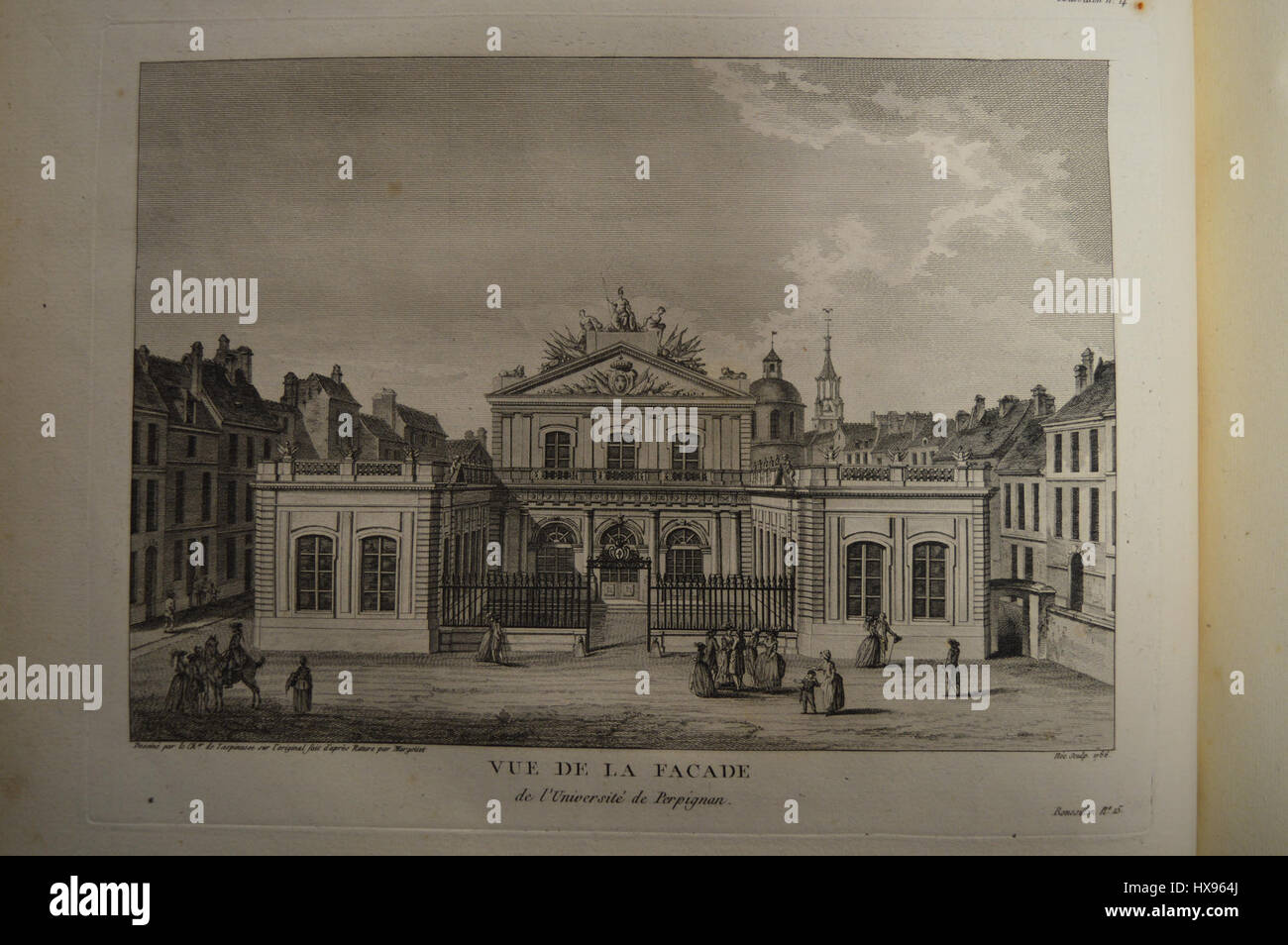 La façade de l’Université de Perpignan, conçue par l’architecte Margo C3BCet, présente un mélange de styles architecturaux. Les détails complexes et la structure reflètent le patrimoine culturel de la région. Banque D'Images La façade de l’Université de Perpignan, conçue par l’architecte Margo C3BCet, présente un mélange de styles architecturaux. Les détails complexes et la structure reflètent le patrimoine culturel de la région. Banque D'Images