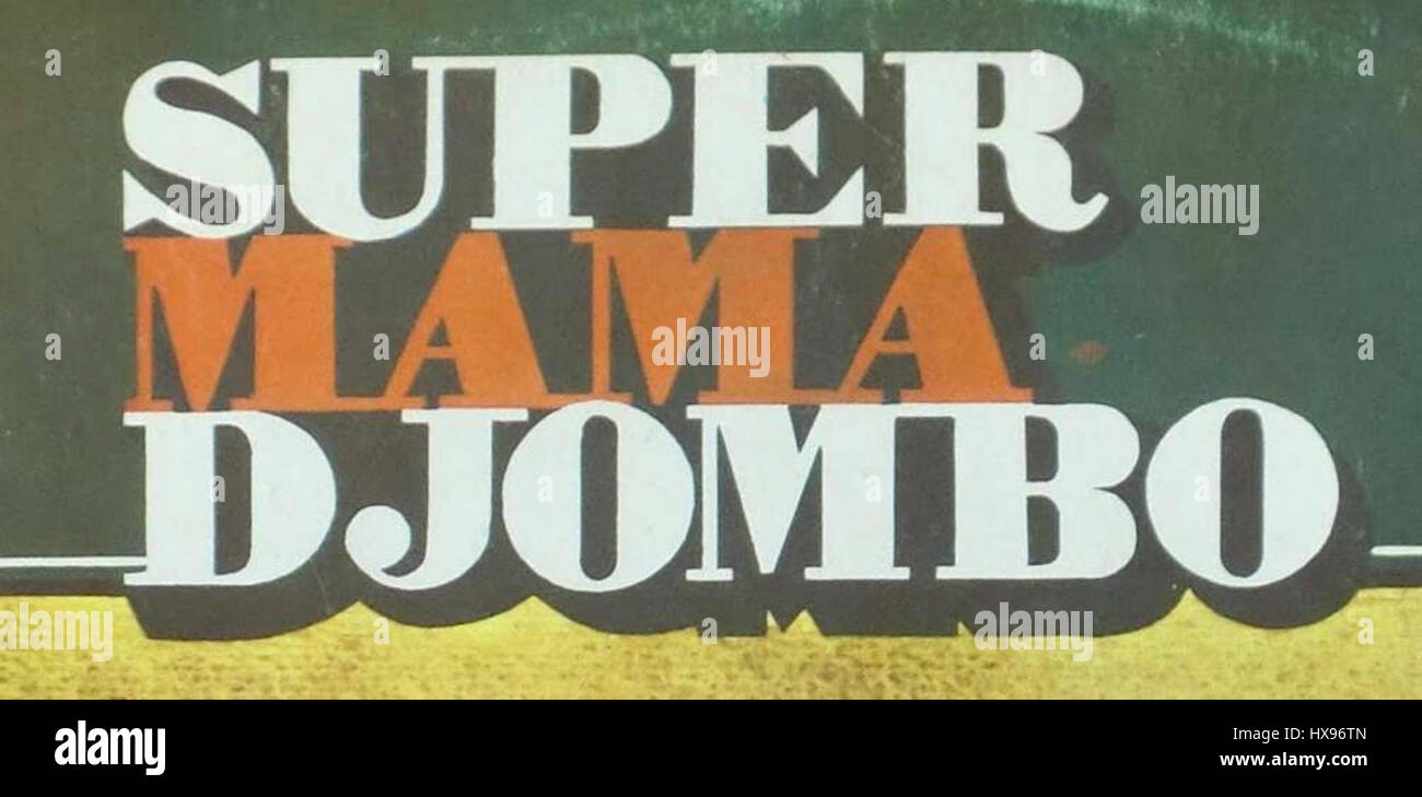 « Super Mama Djombo » est probablement une référence culturelle, faisant référence à une œuvre musicale, une performance ou traditionnelle d'Afrique de l'Ouest. Il symbolise l’autonomisation, la force et la fierté culturelle dans le contexte du patrimoine africain. Banque D'Images