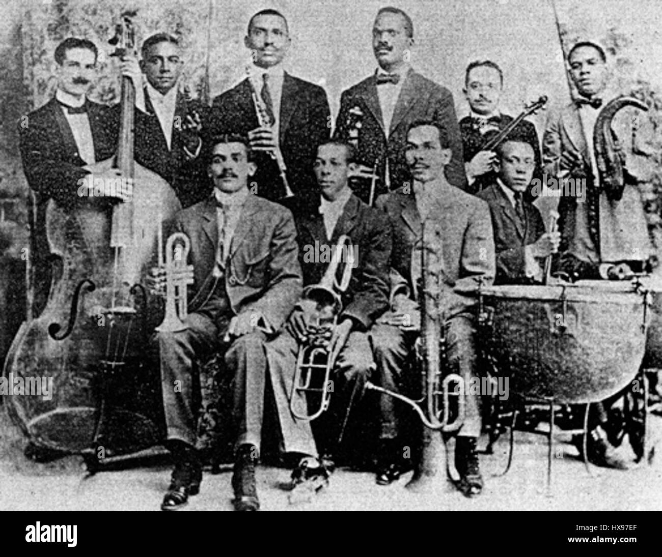 Le terme « Peña » fait référence à un concept culturel espagnol, souvent associé à des clubs sociaux ou à des rassemblements axés sur la musique traditionnelle, la danse et le folklore. Ces espaces sont vitaux pour la préservation de la culture et du patrimoine espagnols. Banque D'Images