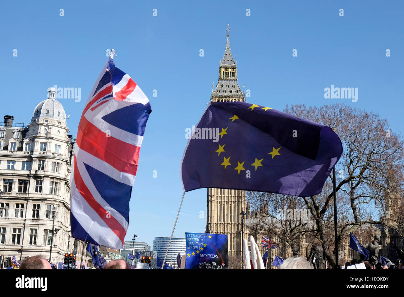 Londres, Royaume-Uni, le 25 mars 2017. Des milliers de personnes dans le centre de Londres pour protester contre l'Brexit, comme Theresa peut se déclencher l'article 50, le 29 mars. Credit : Yanice Idir / Alamy Live News Banque D'Images