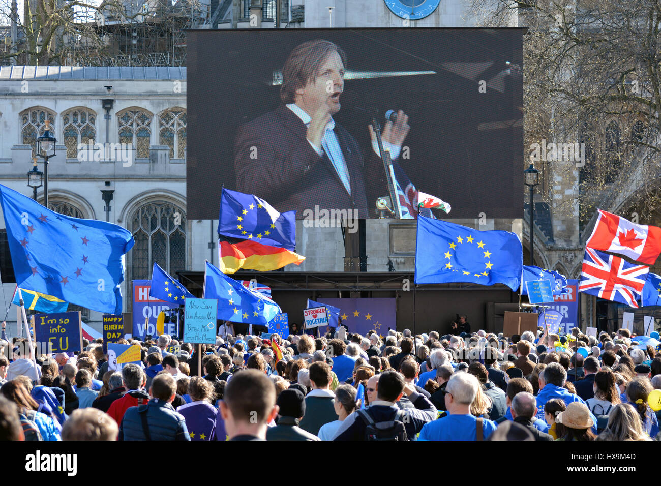 Londres, Royaume-Uni. 25 Mar 2017. Des milliers de manifestants anti-Brexit se sont réunis à la place du Parlement au cours de l'Europe pour la manifestation à Londres, Royaume-Uni. Credit : ZEN - Zaneta Razaite/Alamy Live News Banque D'Images