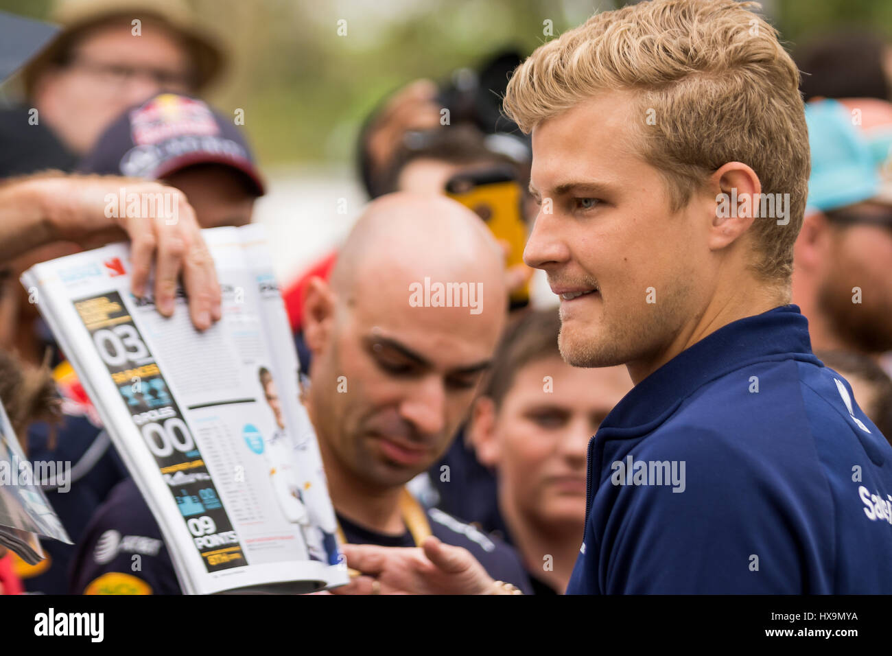 Melbourne, Australie. 26 mars 2017. Signer des autographes pour les fans de pilotes au cours de la Formule 1 2017 Rolex Grand Prix d'Australie, l'Australie le 26 mars 2017. Crédit : Dave Hewison Sports/Alamy Live News Banque D'Images