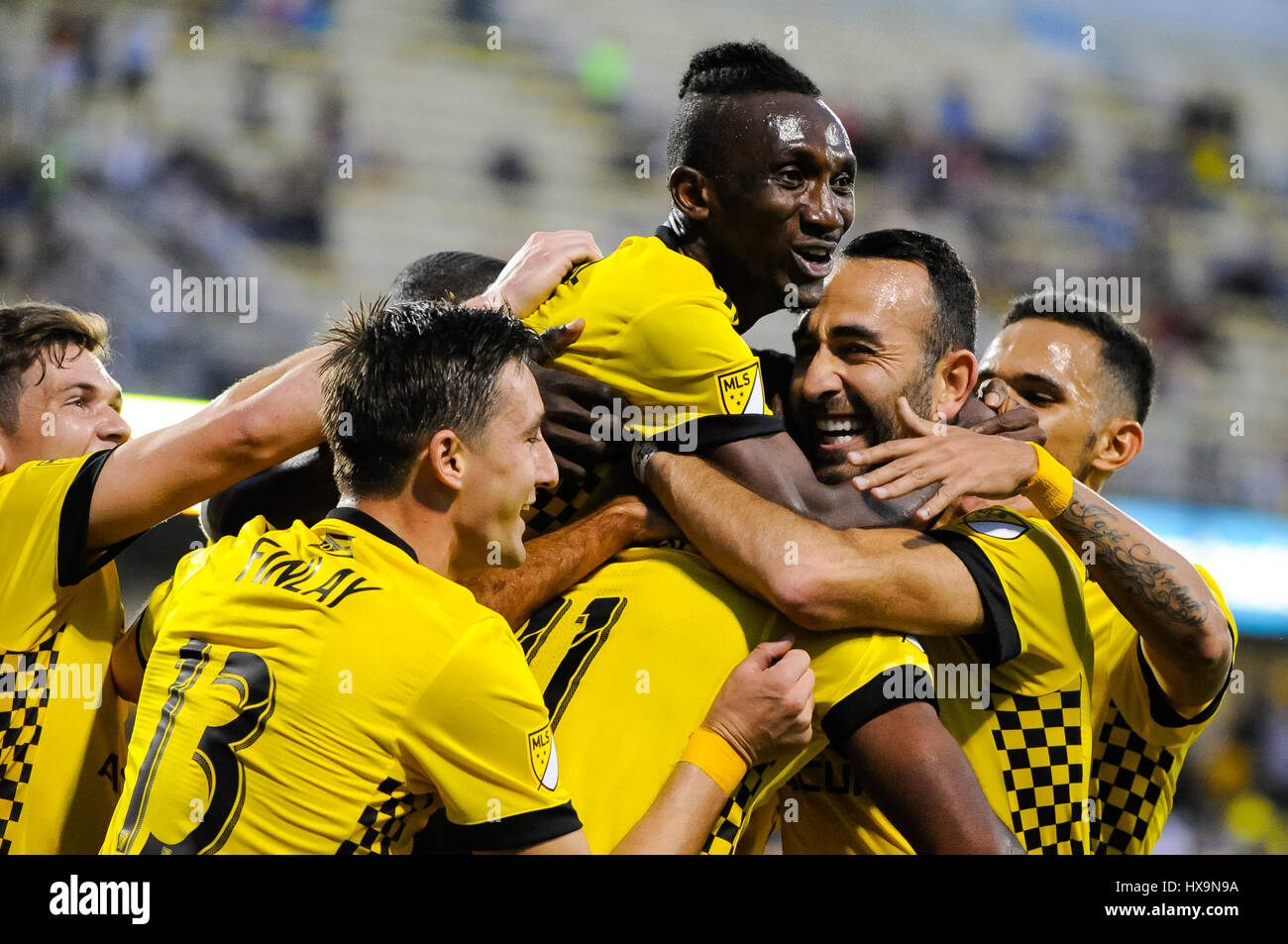 Columbus, États-Unis. 25 mars 2017. Columbus Crew SC célébrer Columbus Crew SC avant Ola Kamara (11) but dans la première moitié du match entre Portland Timbers et Columbus Crew Stadium, MAPFRE à SC à Columbus OH. Samedi 25 Mars, 2017. Score final - Columbus Crew SC 3 - Portland Timbers 2 .Crédit photo : Dorn Byg/CSM/Alamy Live News Banque D'Images