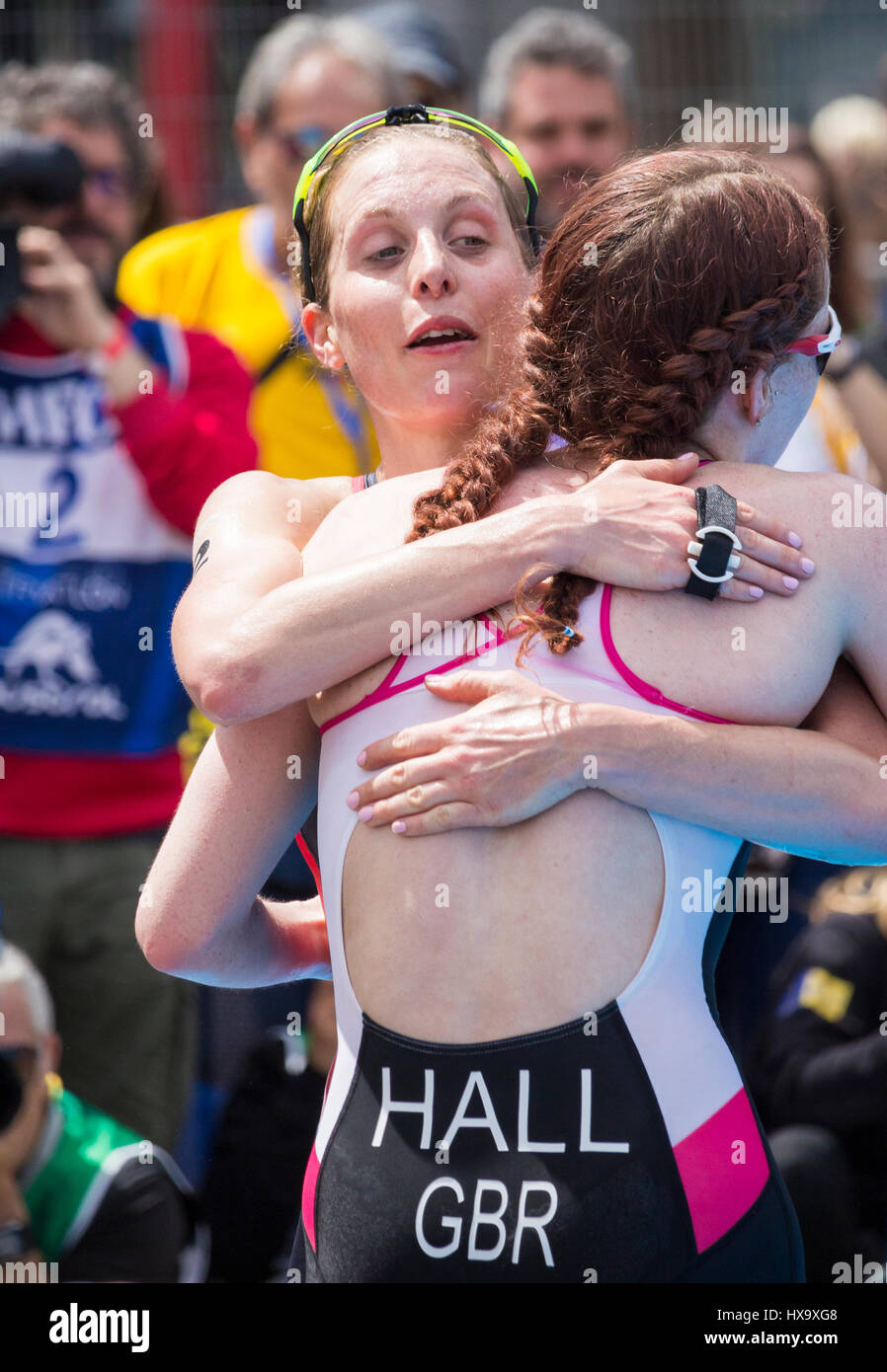 Les triathlètes britannique Jessica Learmonth et Lucy Hall. Banque D'Images