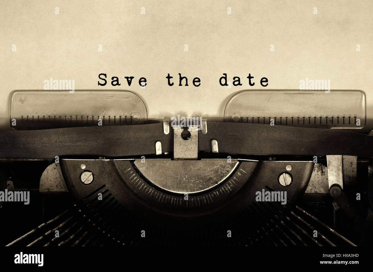 Enregistrer la date des mots saisis sur vintage typewriter. Banque D'Images