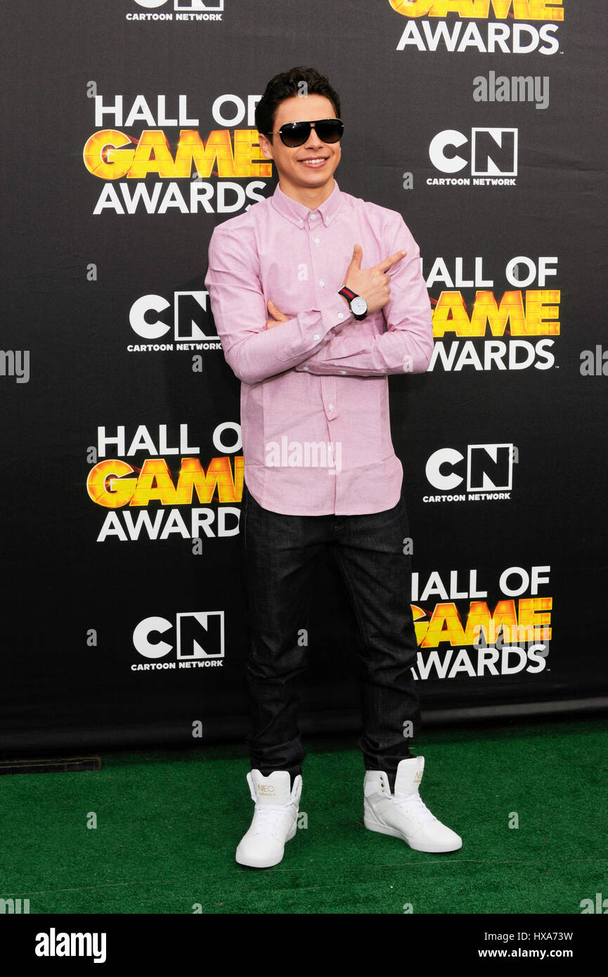 Jake T. Austin arrive à la 4e assemblée annuelle Cartoon Network Hall of Game Awards au Barker Hangar sur 15 février 2014 à Santa Monica, en Californie. Banque D'Images