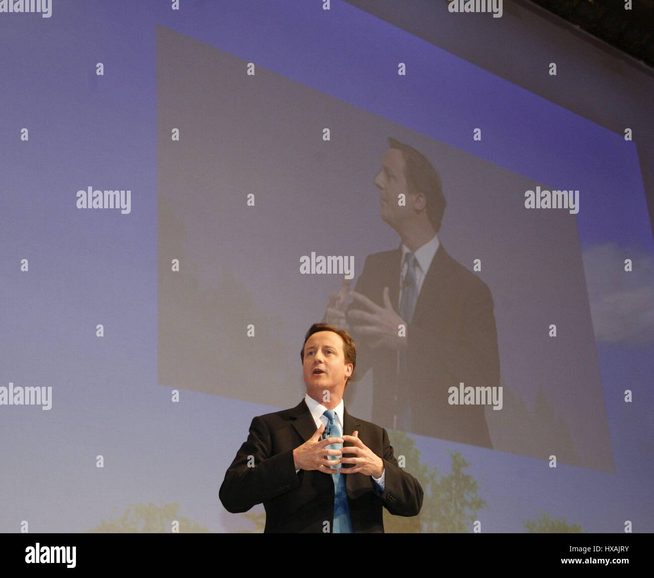 MP DAVID CAMERON, CHEF DU PARTI CONSERVATEUR, 03 octobre 2007 LES JARDINS D'HIVER DE BLACKPOOL EN ANGLETERRE Banque D'Images