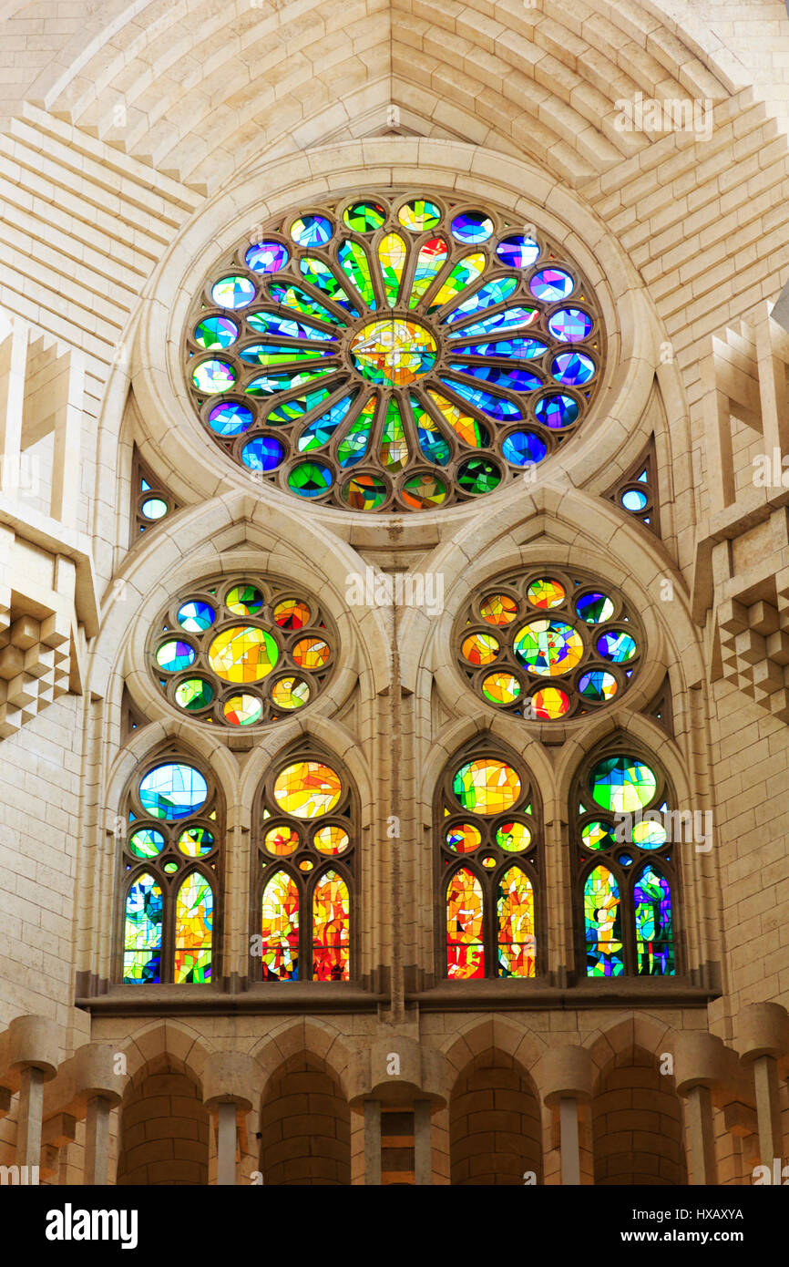 Vitraux de la Sagrada Familia de Gaudi, Barcelone, Catalogne, Espagne. Banque D'Images