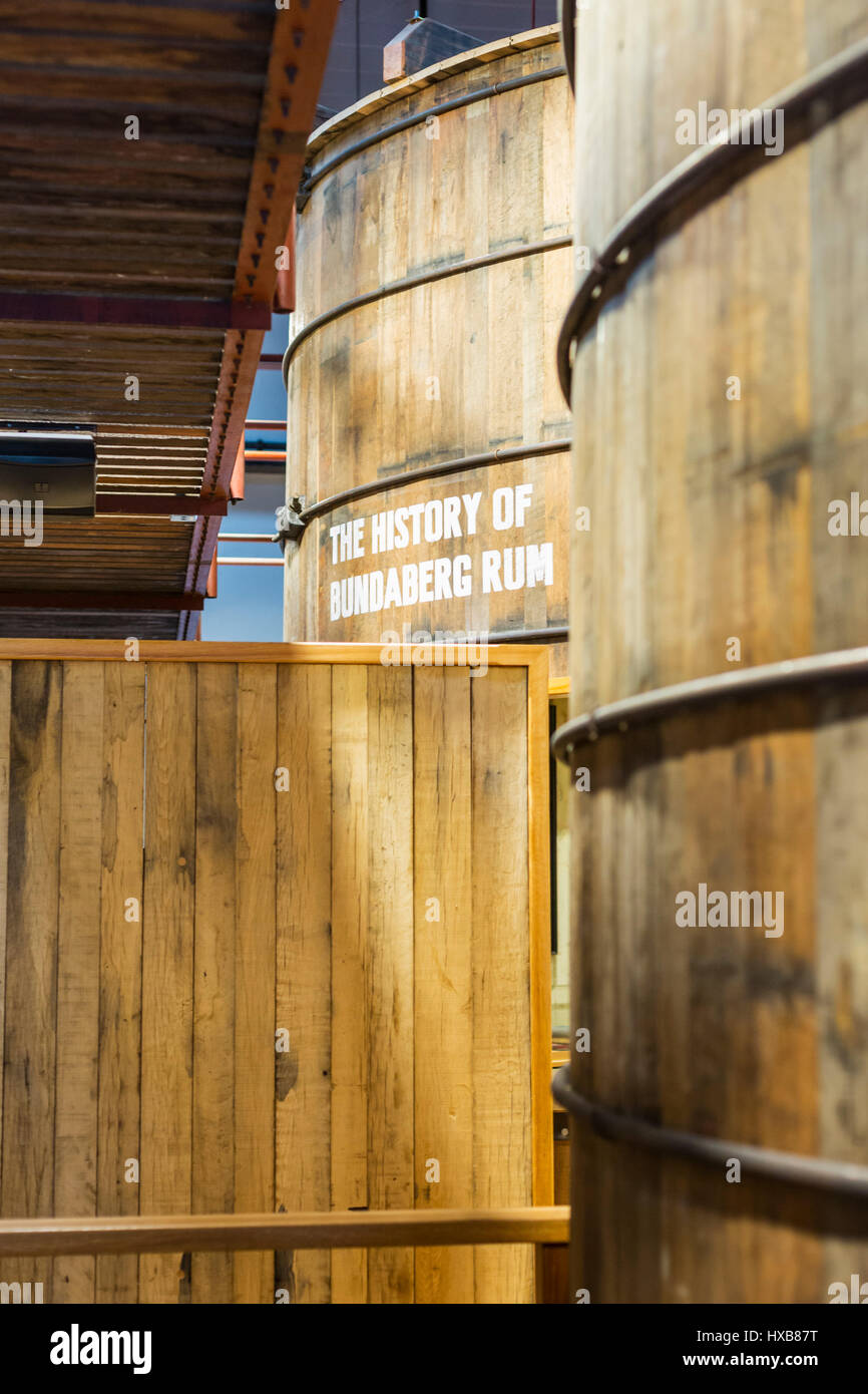 Cuves de stockage pour convetered rhum histoire expositions dans la distillerie de rhum de Bundaberg Centre d'accueil. Bundaberg, Queensland, Australie Banque D'Images