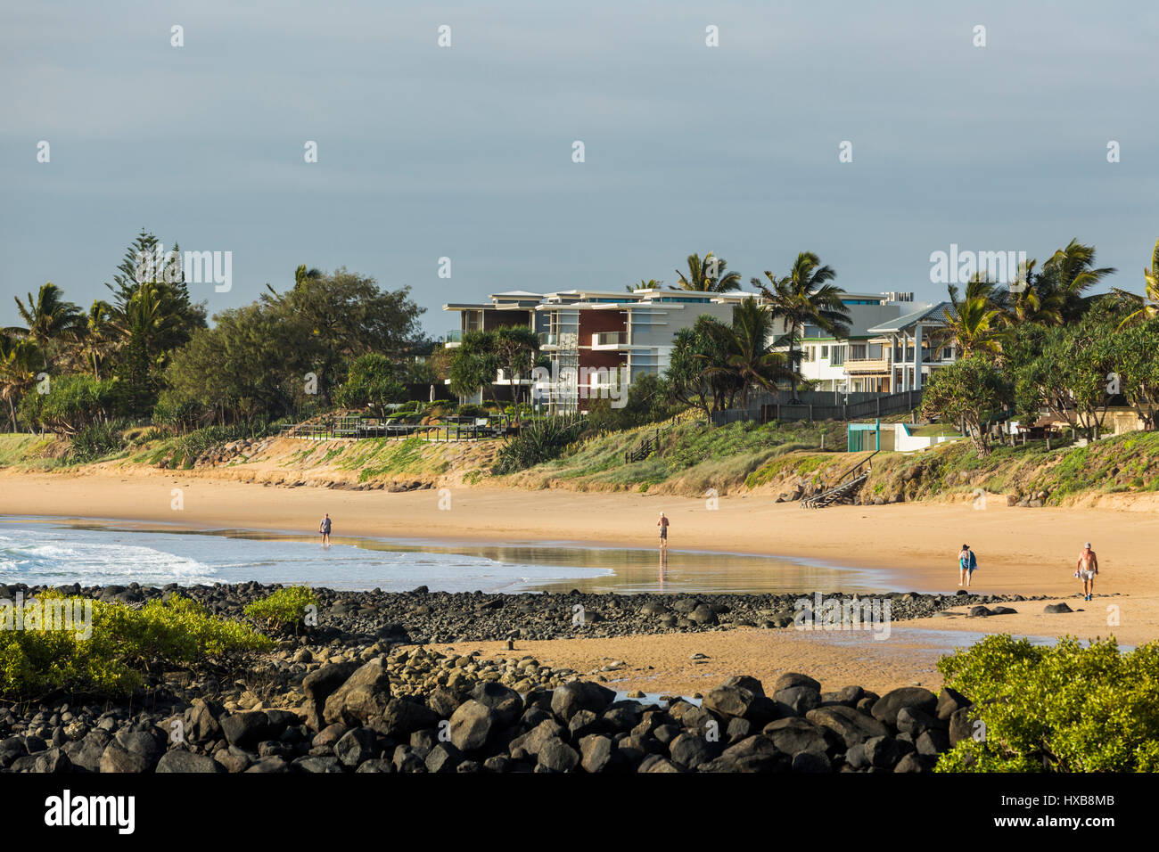 Afficher le long de la côte de propriétés en bord de plage de Bargara, Bundaberg, Queensland, Australie Banque D'Images