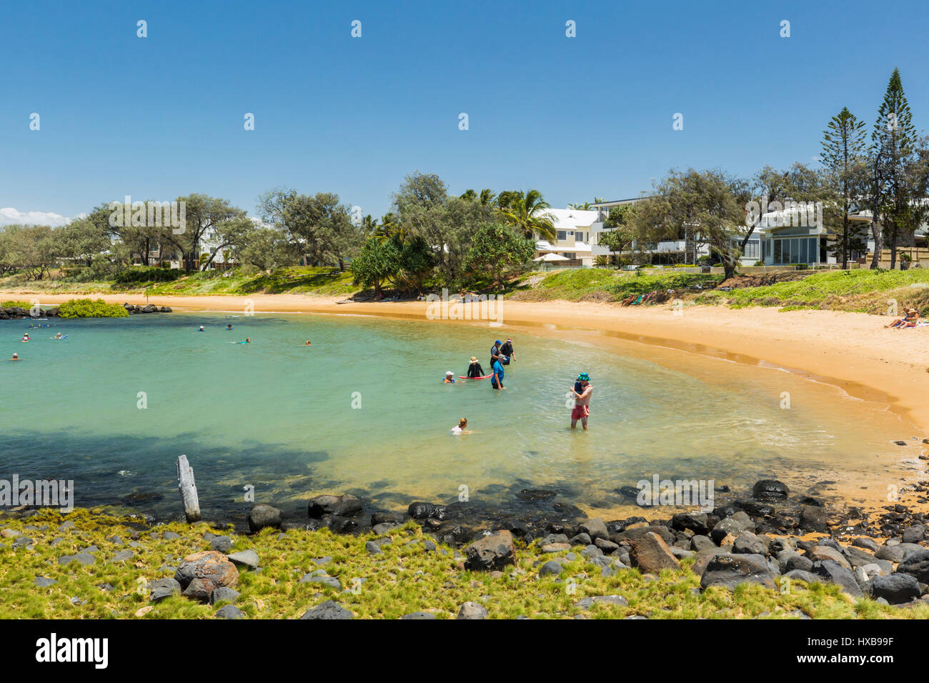 Les personnes bénéficiant d'une baignade à la plage de Bargara, Bundaberg, Queensland, Australie Banque D'Images