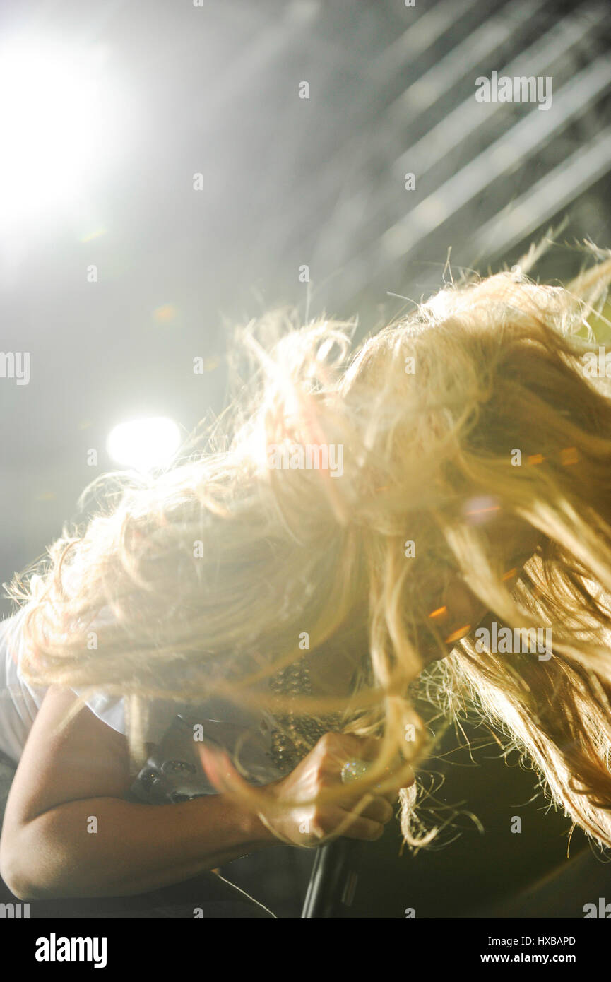 Shakira effectue sur scène pendant 102,7 RADIO KIIS FM's Wango Tango 2014 à StubHub Center le 10 mai 2014 à Los Angeles, Californie. Banque D'Images