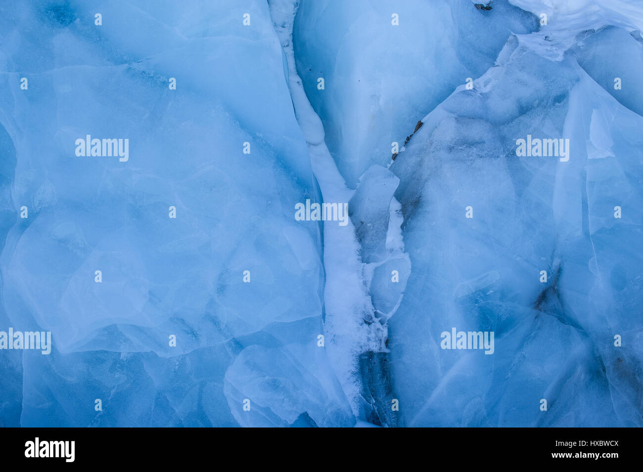 Un bloc de glace d'un glacier dans les alpes Banque D'Images